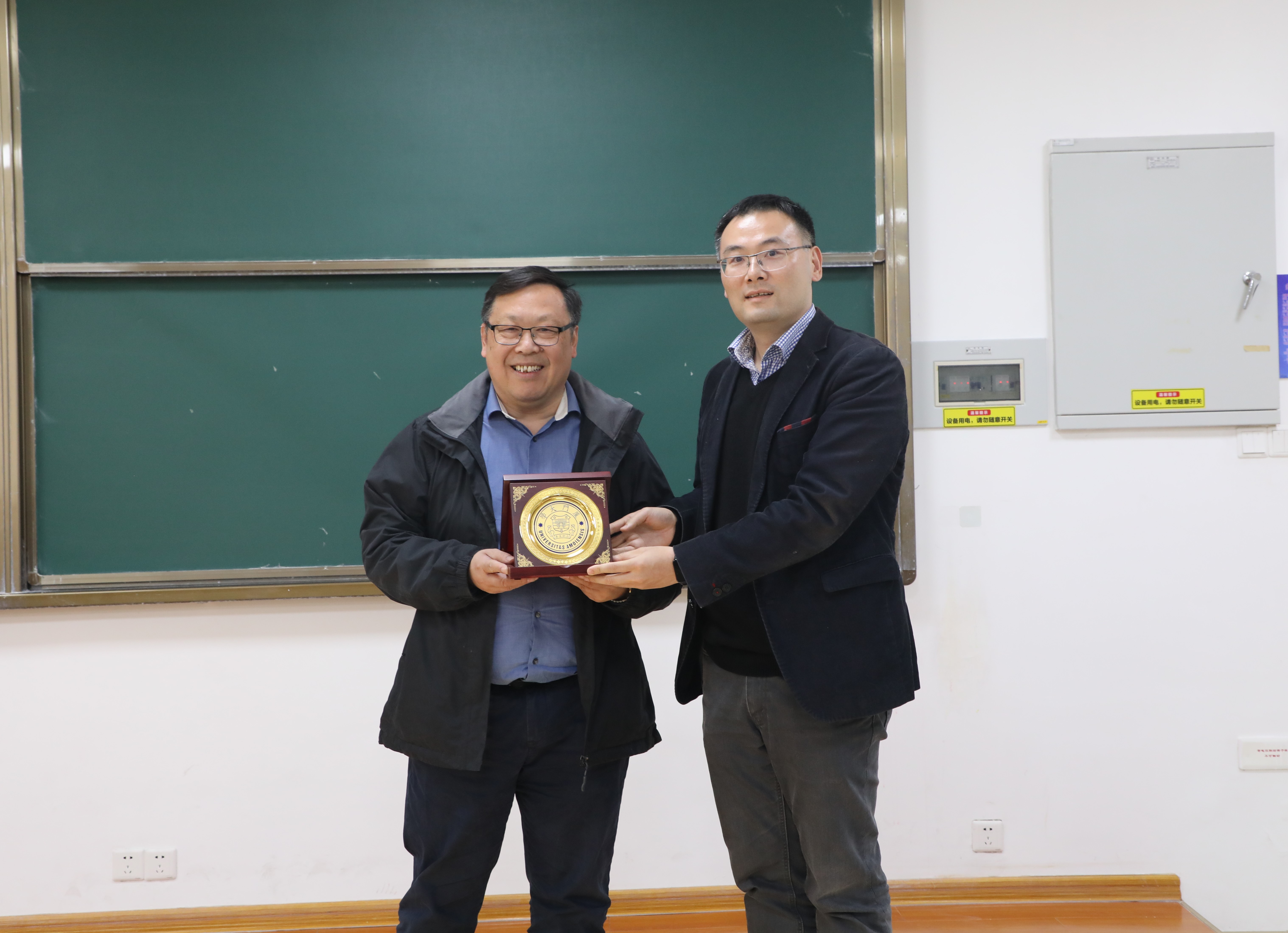 Prof. Juncheng Wei was invited to deliver a Mathematician′s Lecture