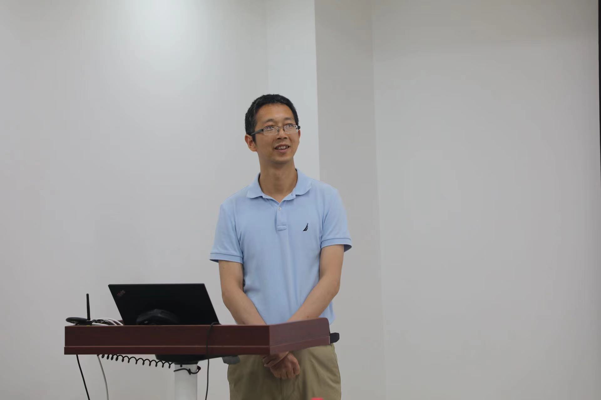 郑本拓教授做Colloquium第七十期讲座 第 2 张