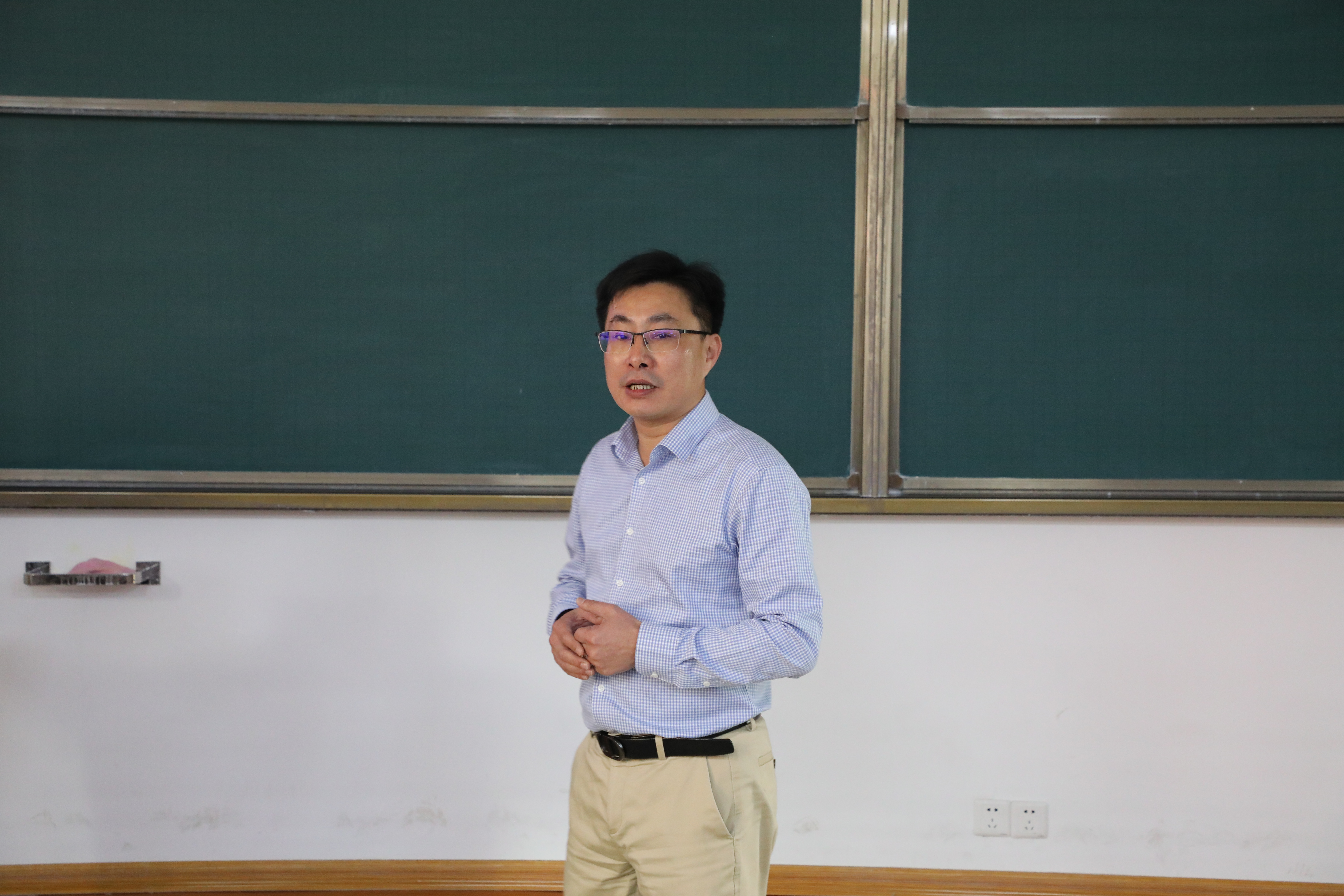 国家天元数学东南中心召开“微分动力系统研讨会” 第 1 张