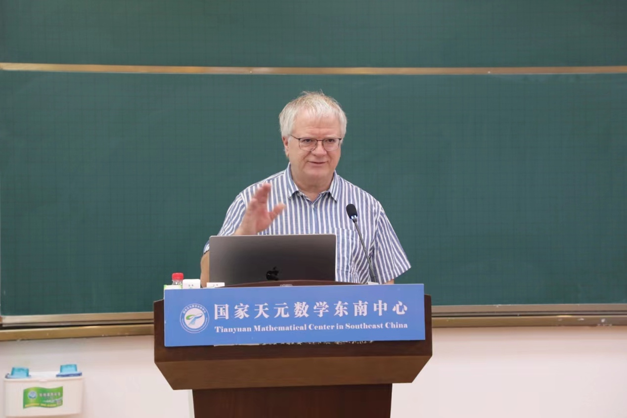 Remi Abgrall教授应邀做厦门大学1236期南强学术讲座 第 2 张