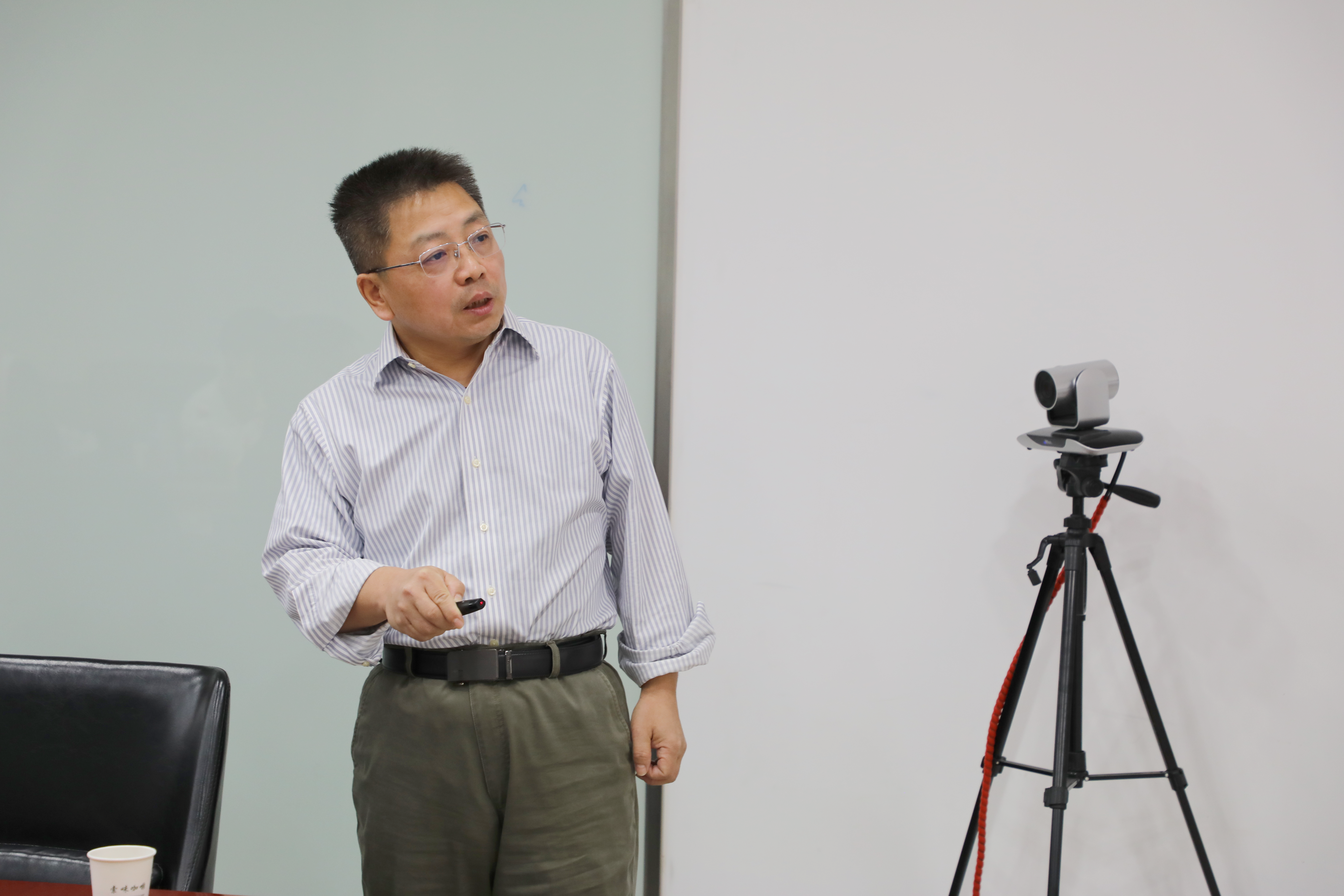 王勤教授做Colloquium第七十八期讲座 第 2 张