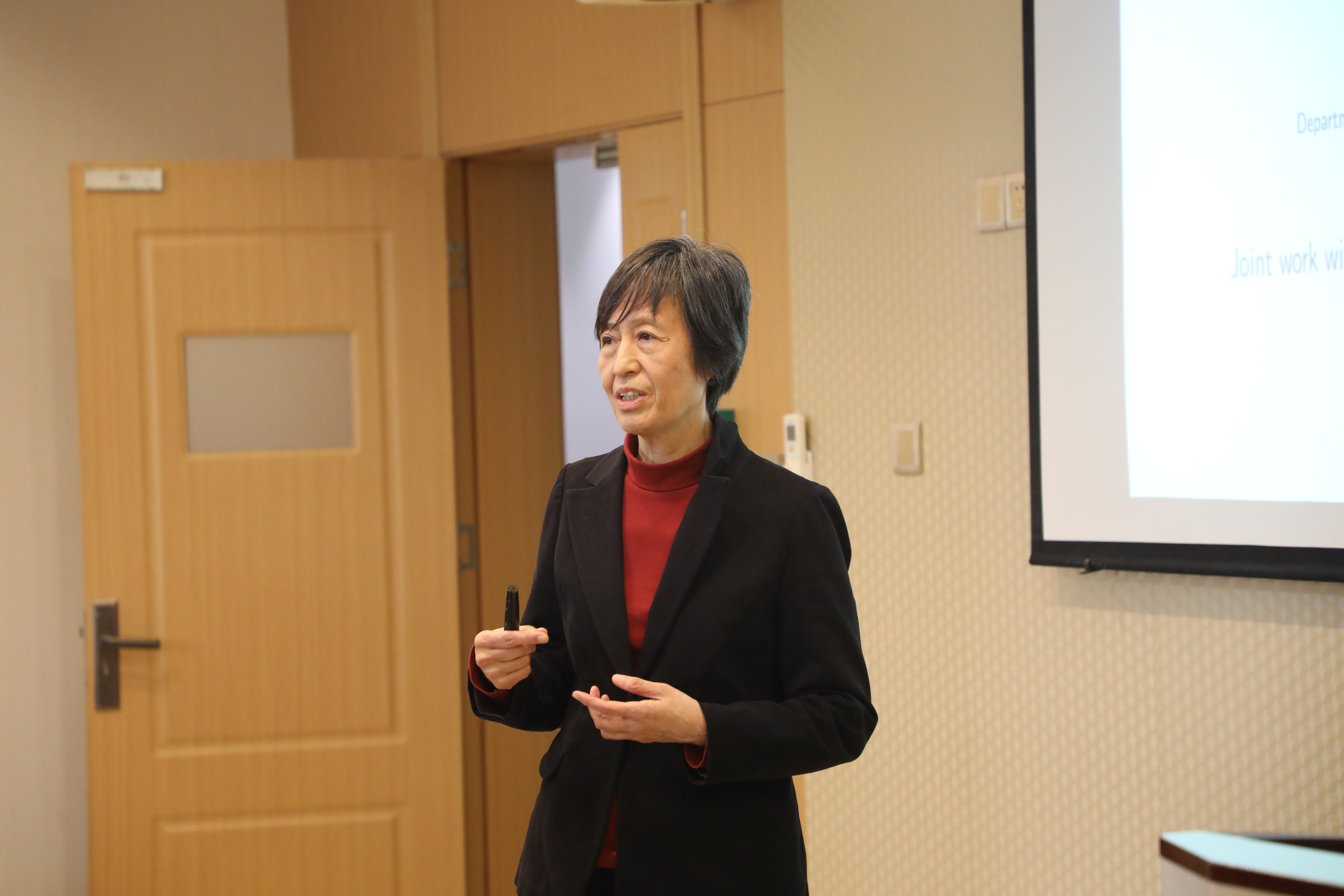 叶娟娟教授做Colloquium第九十八期讲座 第 2 张