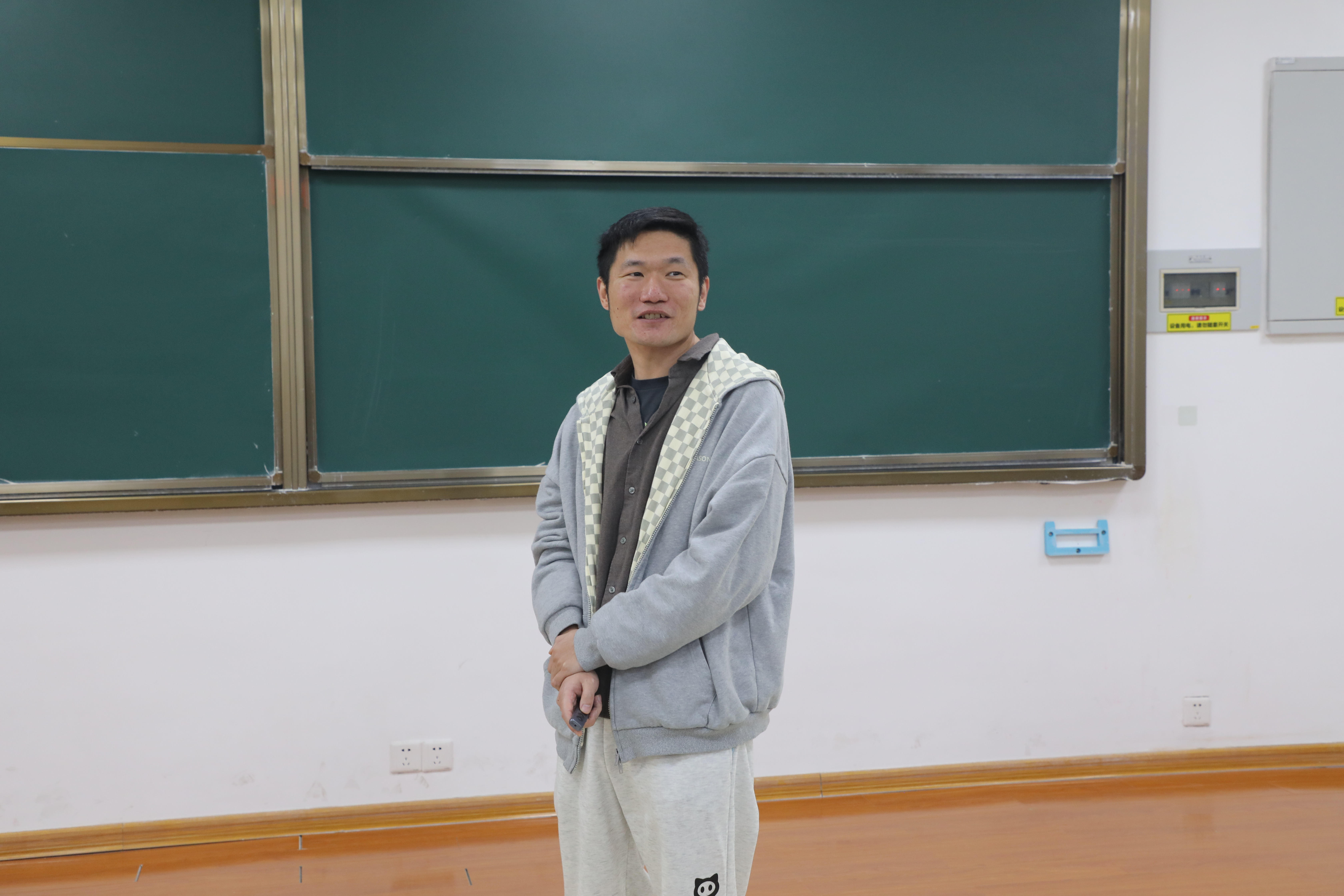 刘一峰教授受邀做天元名家讲堂 第 2 张