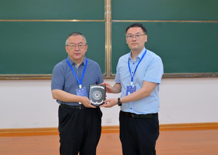 “张鸣镛讲座”正式启动,张伟平院士首讲 第 1 张 “张鸣镛讲座”正式启动,张伟平院士首讲 第 1 张