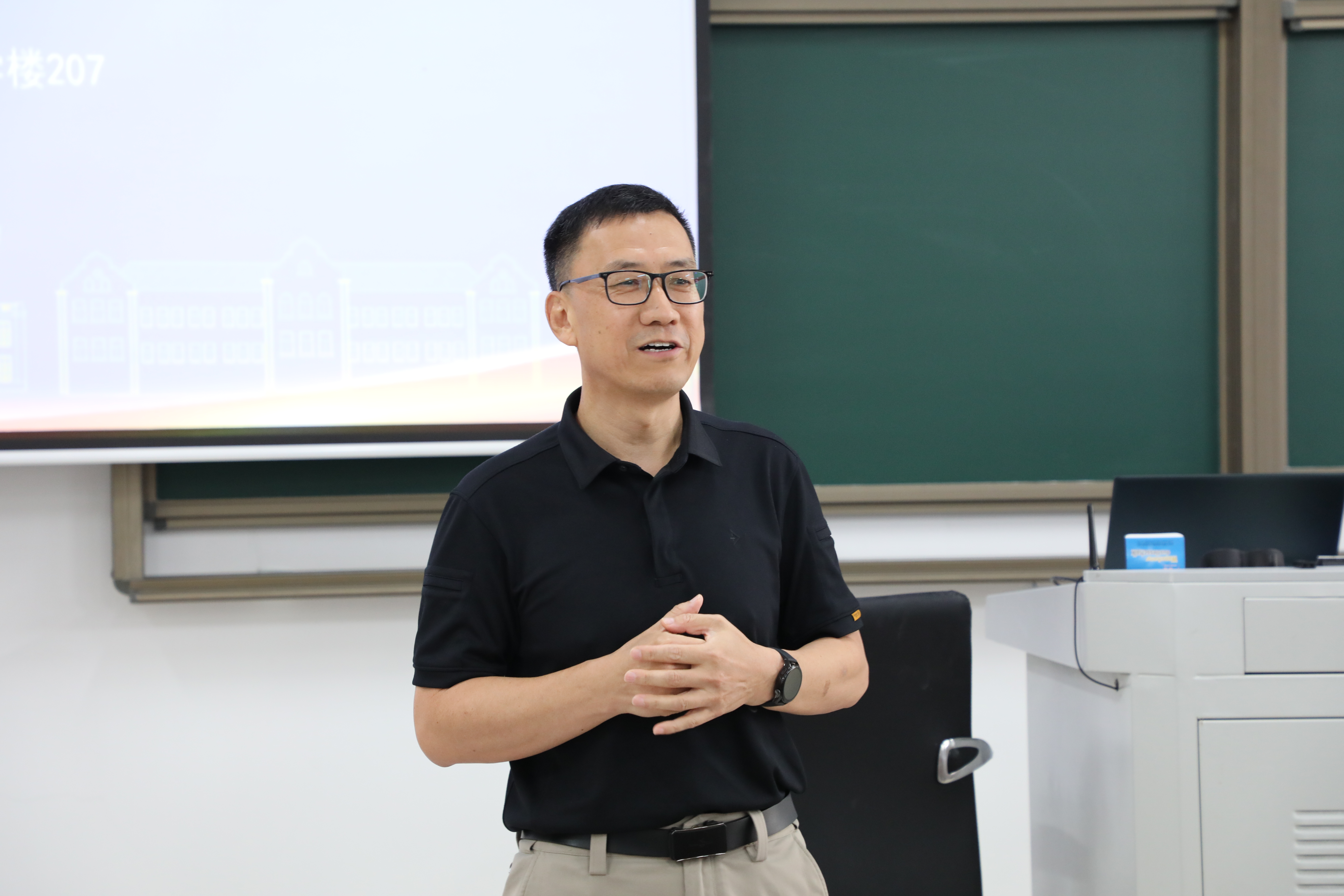 国家天元数学东南中心举办 “厦门大学四川大学计算数学联合学术报告会” 第 1 张 国家天元数学东南中心举办 “厦门大学四川大学计算数学联合学术报告会” 第 1 张